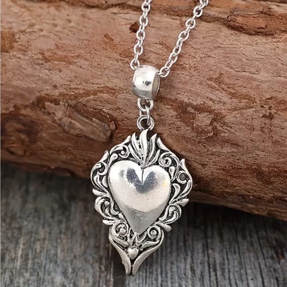 Elegant Silver Heart Pendant Necklace